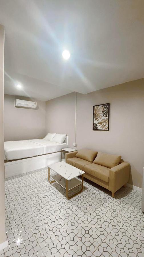 Bed and Breakfast Juni House Chumphon Exterior foto