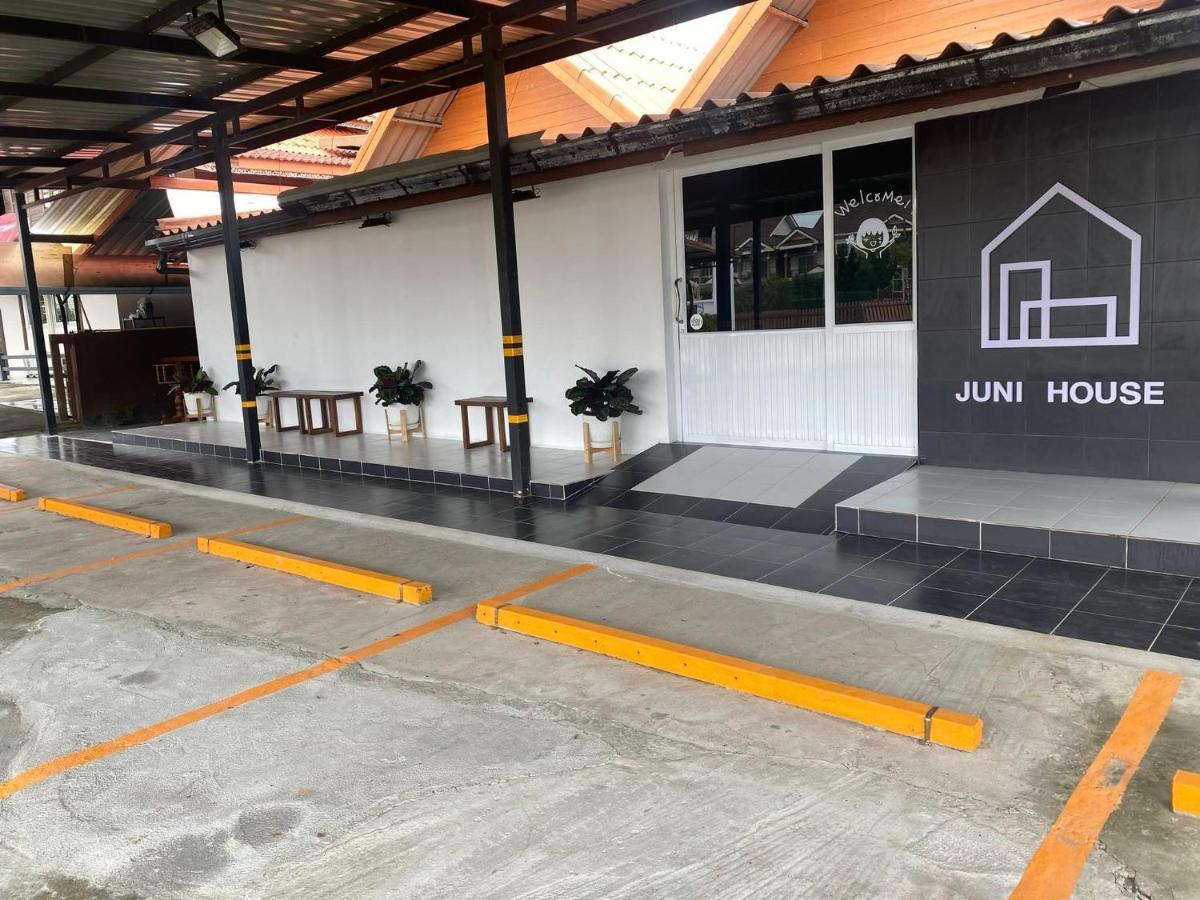 Bed and Breakfast Juni House Chumphon Exterior foto