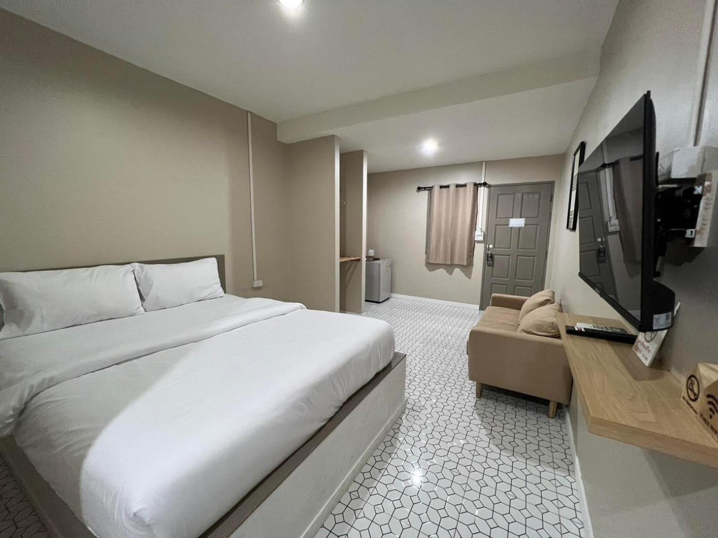 Bed and Breakfast Juni House Chumphon Exterior foto