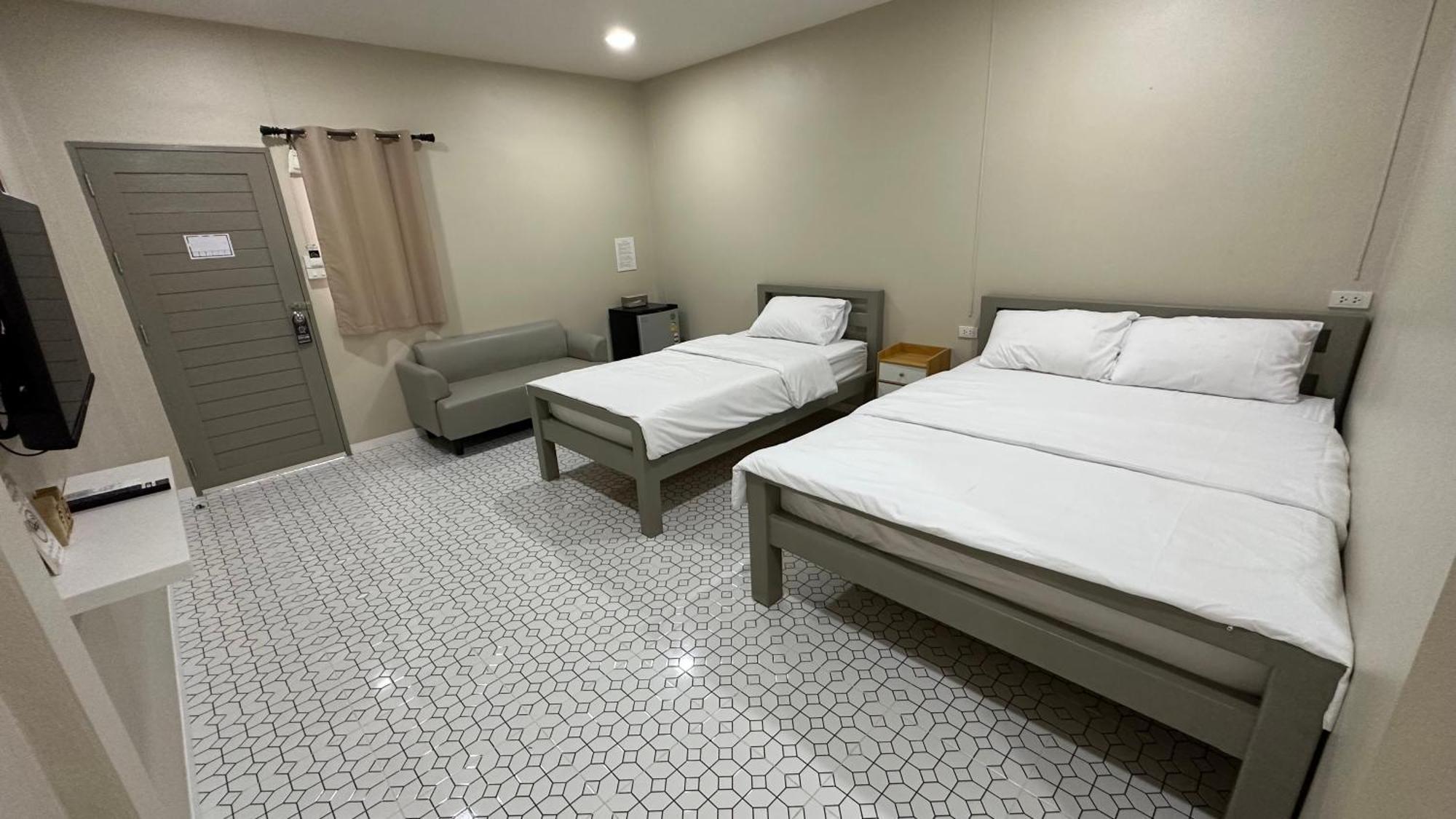 Bed and Breakfast Juni House Chumphon Exterior foto