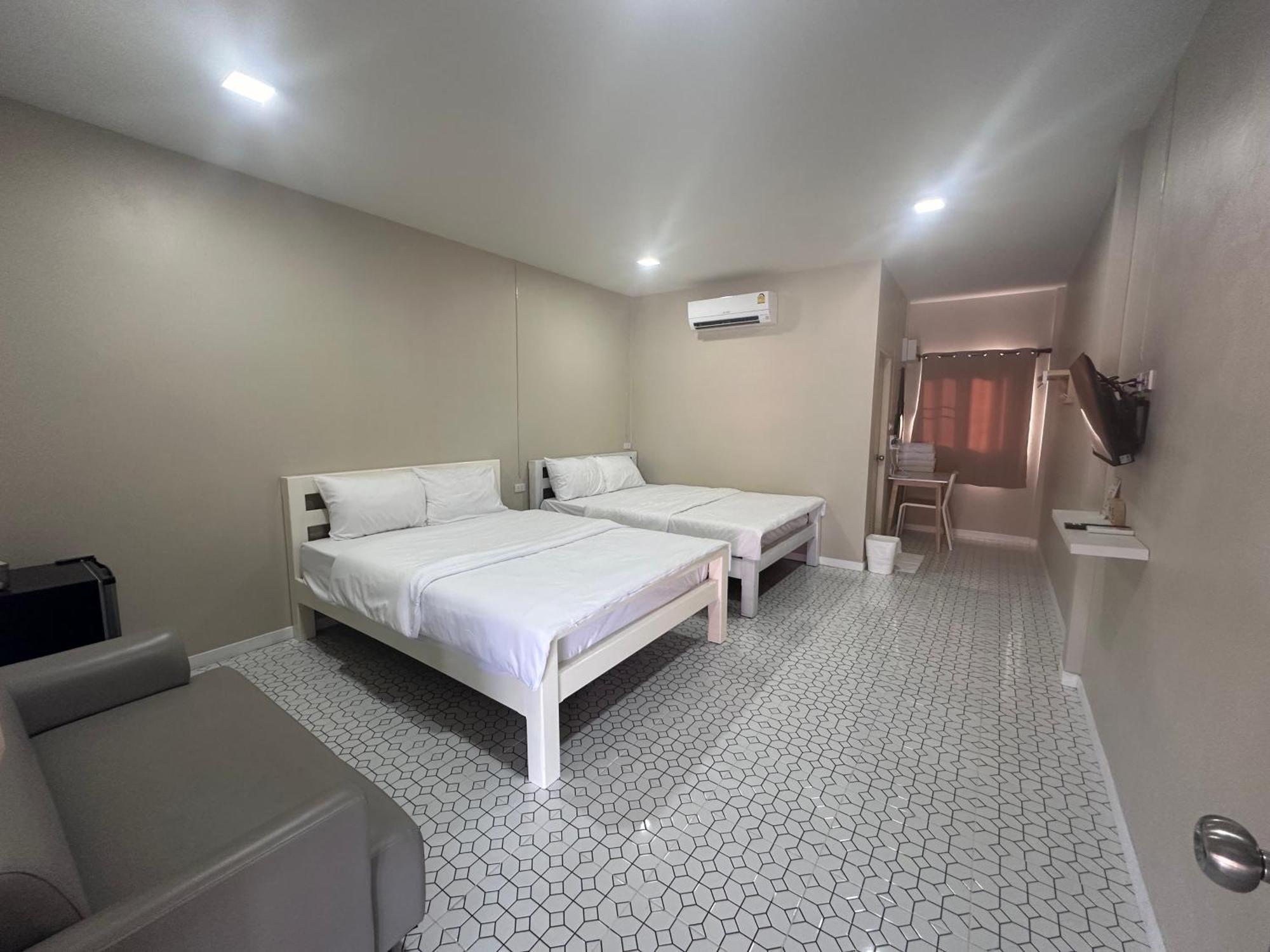Bed and Breakfast Juni House Chumphon Exterior foto